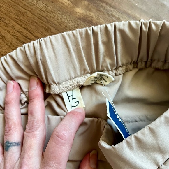 Women’s Beige Cargo Pants NWT - Picture 6 of 7